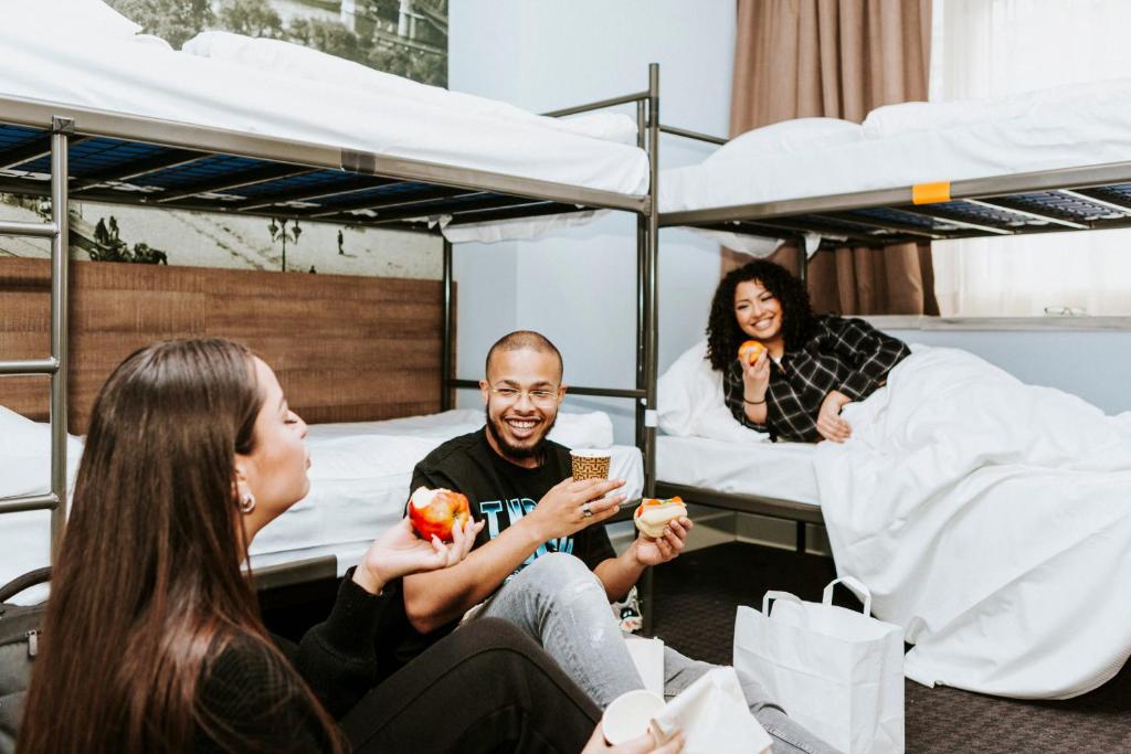 Rotterdam Teleport Hotel - Budget-Zimmer Für 8 Personen