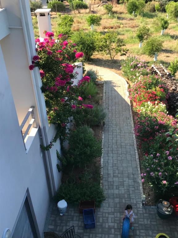 Vonkajšia záhrada v ubytovaní Villa apartment with private garden near the beach