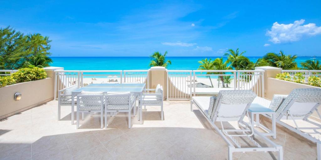 Gallery image of The Beachcomber - Three Bedroom 3rd FL Oceanfront Condos by Grand Cayman Villas & Condos in Upper Land