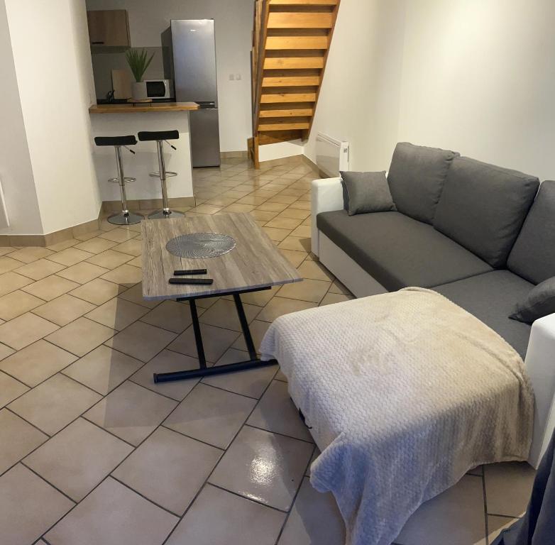a living room with a couch and a table at Maison de village in Meysse