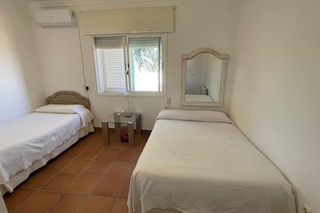 Zdjęcie z galerii obiektu Fantástica Villa-Guadacorte w mieście Los Barrios