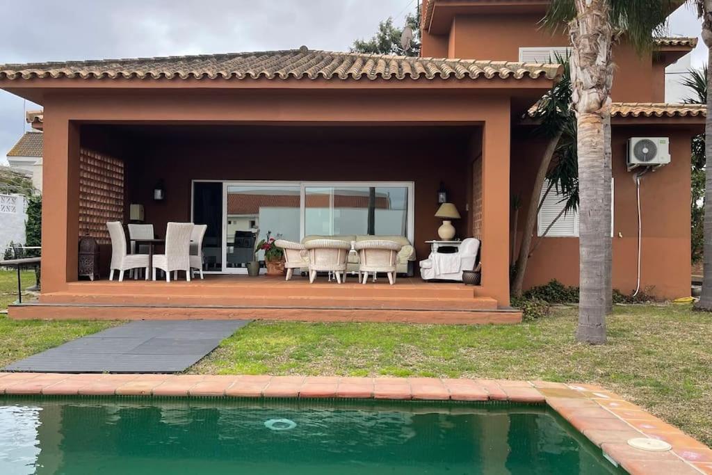 Zdjęcie z galerii obiektu Fantástica Villa-Guadacorte w mieście Los Barrios