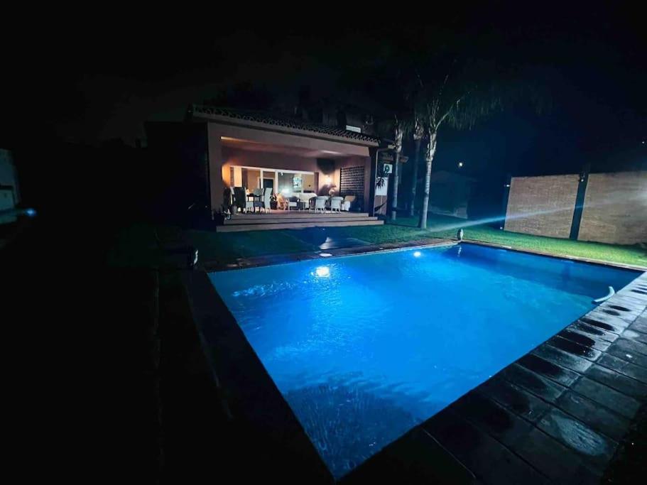 Zdjęcie z galerii obiektu Fantástica Villa-Guadacorte w mieście Los Barrios