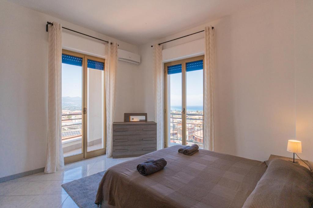 Imagine din galeria proprietății Ampio Appartamento con vista Mare e Taormina din 