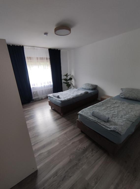 Postel nebo postele na pokoji v ubytování Gasthaus L&A Kunz