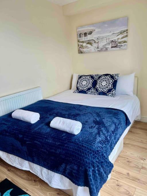 מיטה או מיטות בחדר ב-Beautiful One Bedroom flat in central location