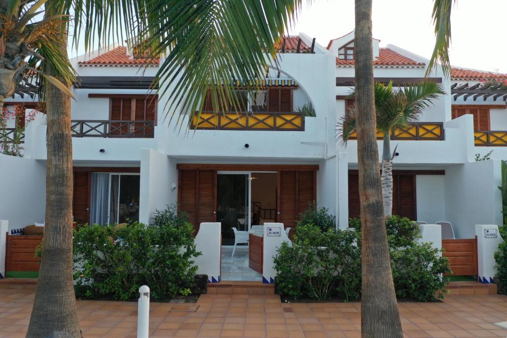 Parque Santiago III Official - Three-Bedroom Classic Villa With Garden View