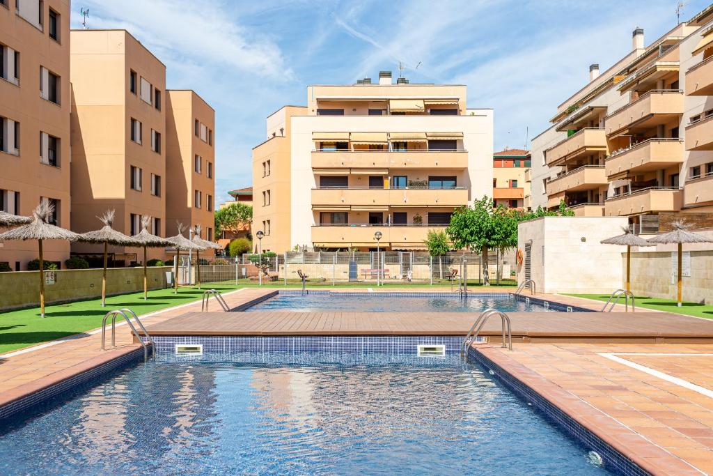 Bazén v ubytovaní Apartamento Narcis alebo v jeho blízkosti