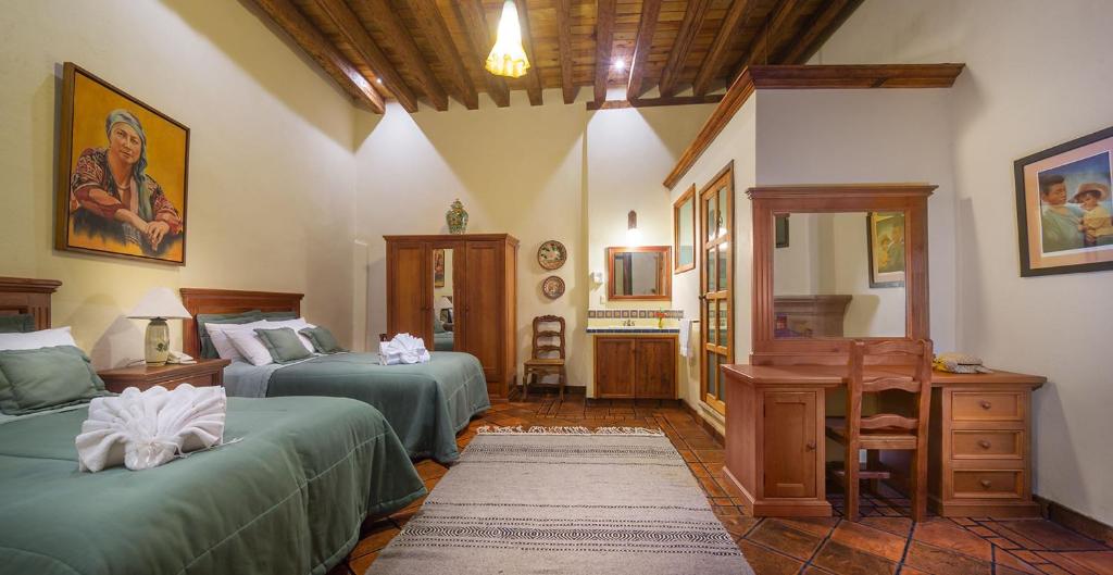 Postel nebo postele na pokoji v ubytování Hotel Casa del Naranjo