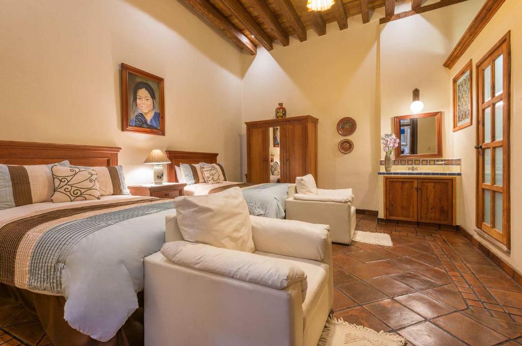 Postel nebo postele na pokoji v ubytování Hotel Casa del Naranjo