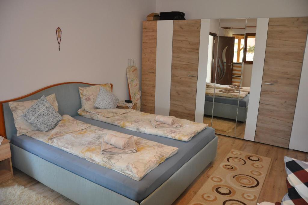 Csicsói Csűrház - Queen Room Met Uitzicht Op De Tuin