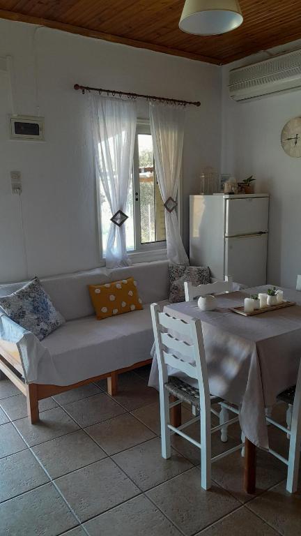 A kitchen or kitchenette at Gorjelina `s House