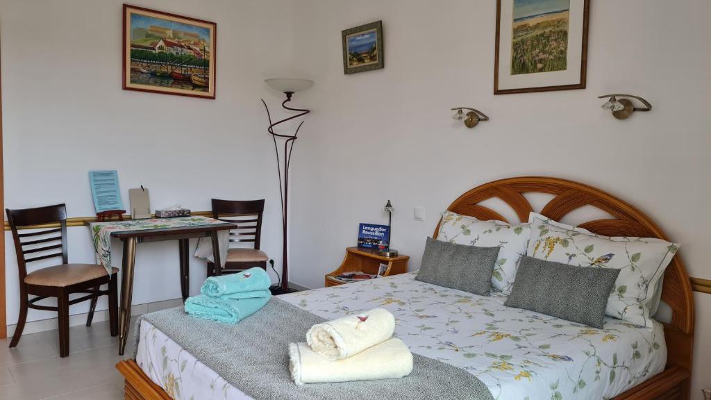Chambres d'hôtes B&B La Bergeronnette avec piscine couverte chauffée - Chambre Double Avec Salle De Bain Privée