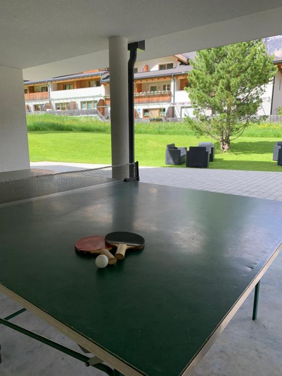 Stolní tenis v ubytování Garni La Vara nebo okolí