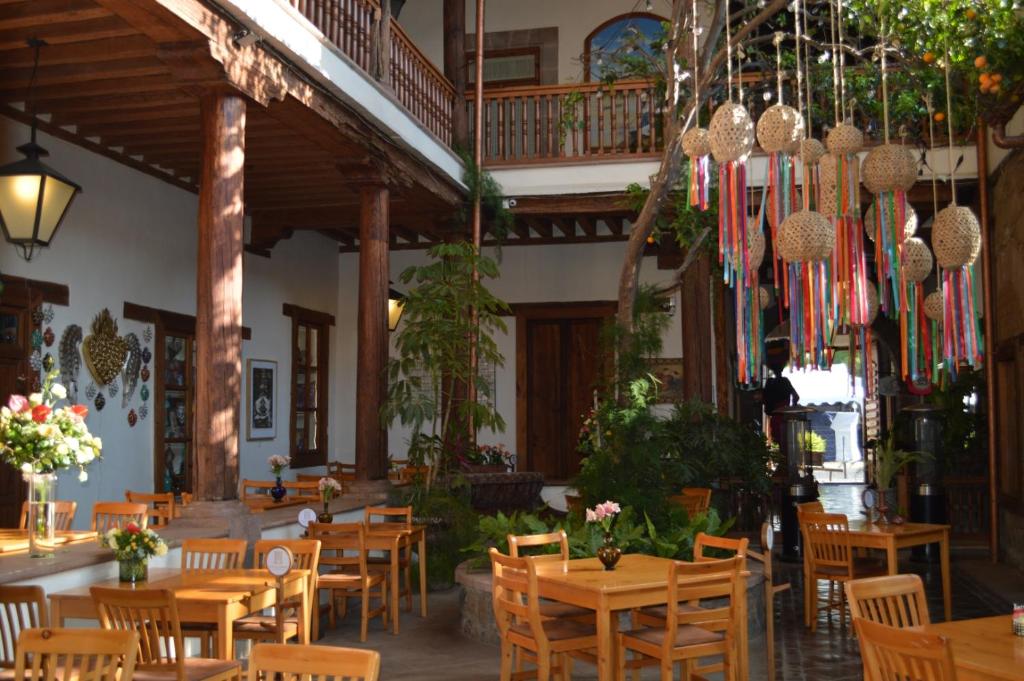 Restaurace v ubytování Hotel Casa del Naranjo