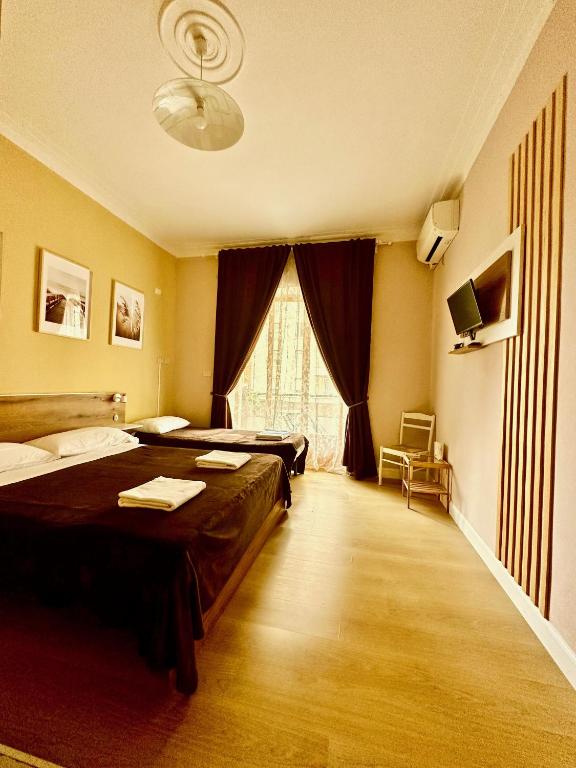 Łóżko lub łóżka w pokoju w obiekcie Pardis Guest house