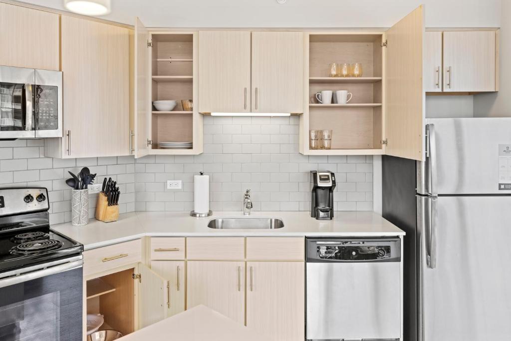 Placemakr Premier SoBro photo