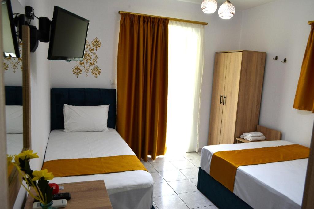 Postel nebo postele na pokoji v ubytování Chrissi Ammoudia
