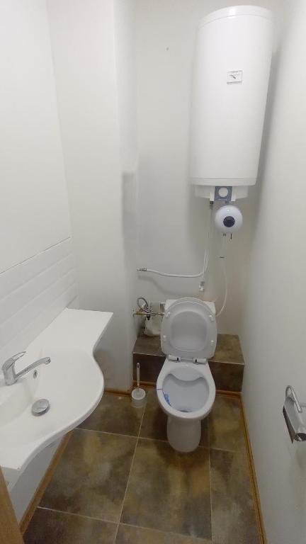 Kúpeľňa v ubytovaní Krásny priestranný slnečný apartmán v centre mesta
