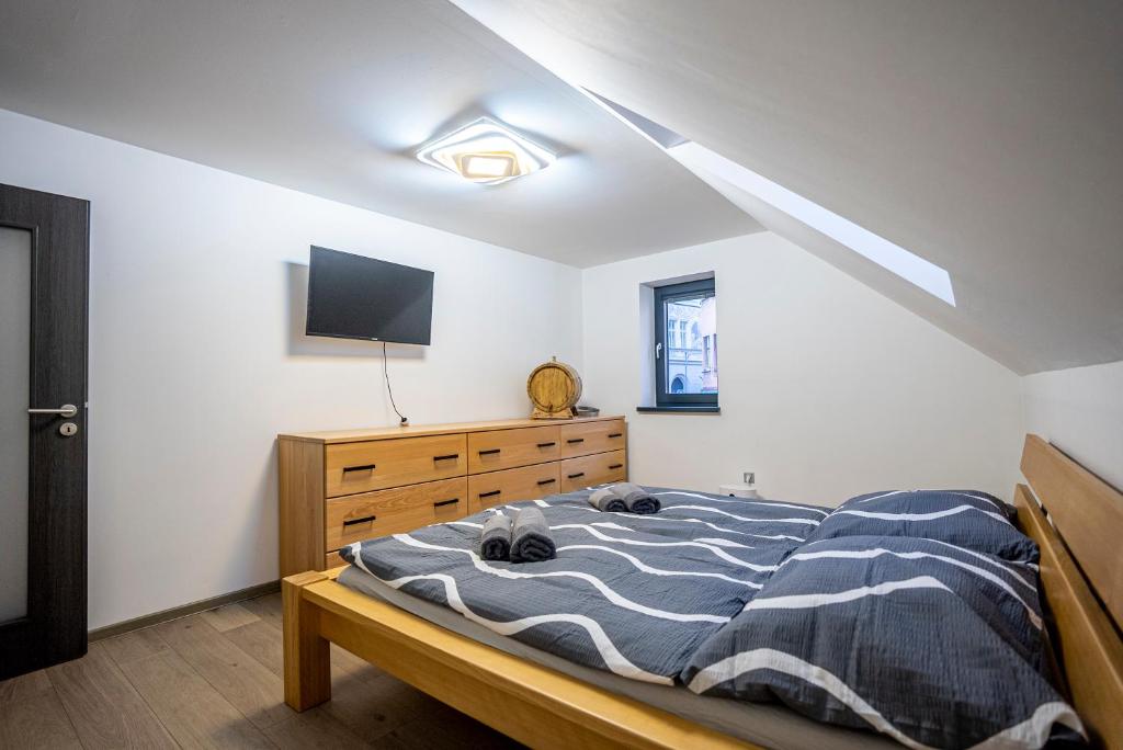 Postel nebo postele na pokoji v ubytování Apartmány v Podzámčí