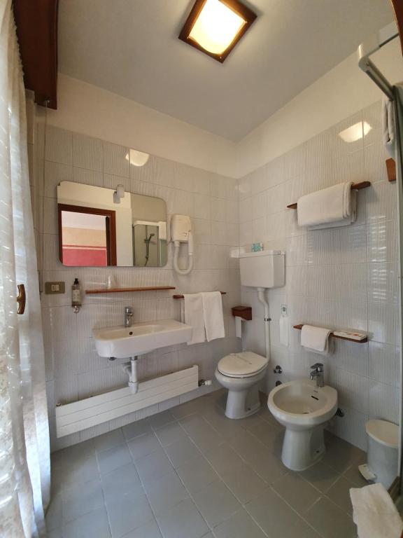 Koupelna v ubytování Hotel Le Pageot