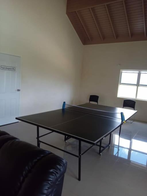 Stolní tenis v ubytování Ocean View Get Away nebo okolí