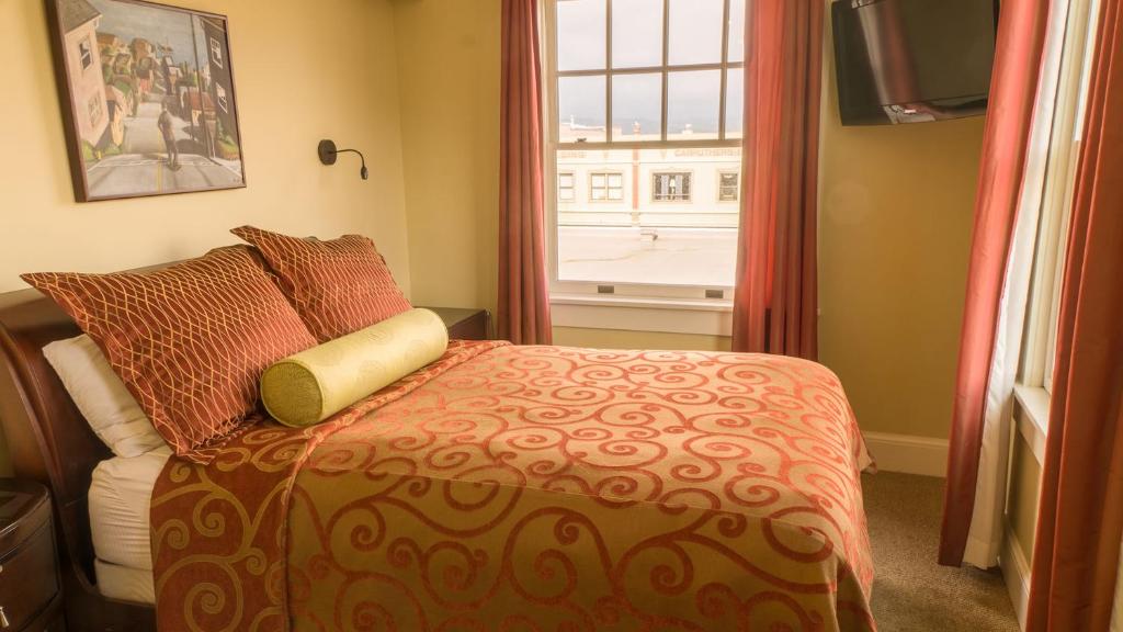 Postel nebo postele na pokoji v ubytování Hotel Elliott