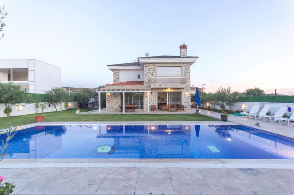 Çeşme Lüx taş villa