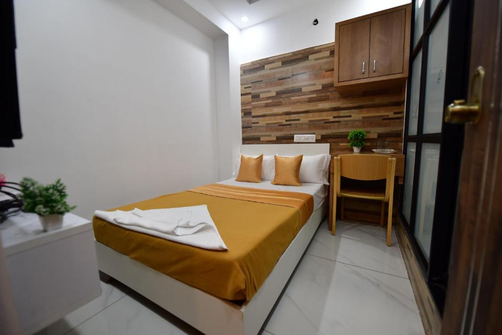 Postel nebo postele na pokoji v ubytování Hotel Surya Lodge
