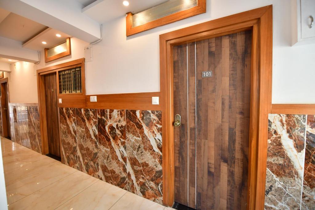 Fotografie z fotogalerie ubytování Hotel Surya Lodge v destinaci Maisúr