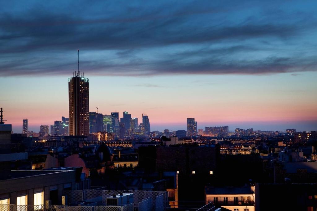 Renaissance Paris Arc de Triomphe Hotel