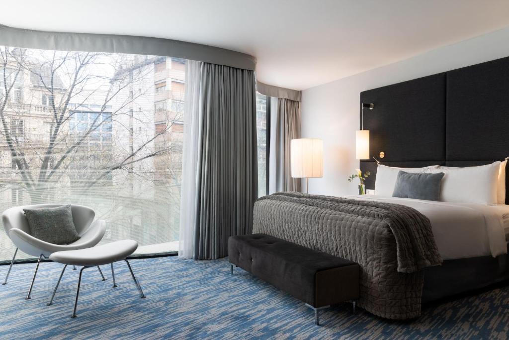 Renaissance Paris Arc de Triomphe Hotel - Resim 13