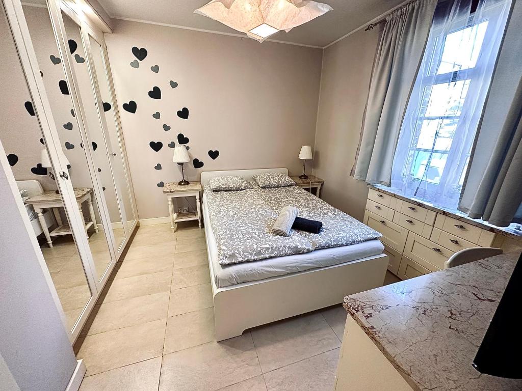 a small bedroom with a bed and a mirror at Apartament Sopot - Kazimierza in Sopot