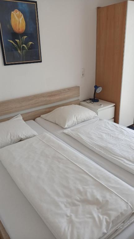 Postel nebo postele na pokoji v ubytování Haus Edith Privathaus mit Gästezimmern