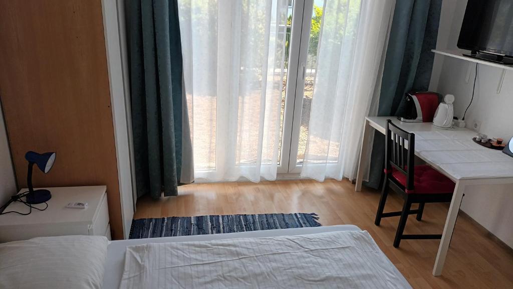 Postel nebo postele na pokoji v ubytování Haus Edith Privathaus mit Gästezimmern