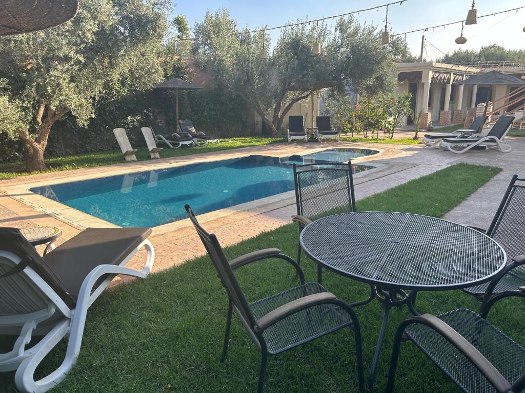 Bazén v ubytování Oasis Merasi Marrakech nebo v jeho okolí