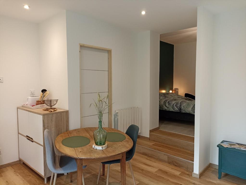 Postel nebo postele na pokoji v ubytování Gîte l'Anne'xe champêtre d'Alex, calme, Vendée Marais Poitevin