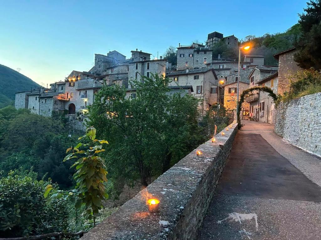 a village with lights on a wall and a street at appartamento storico Valle San Martino di Spoleto in Spoleto