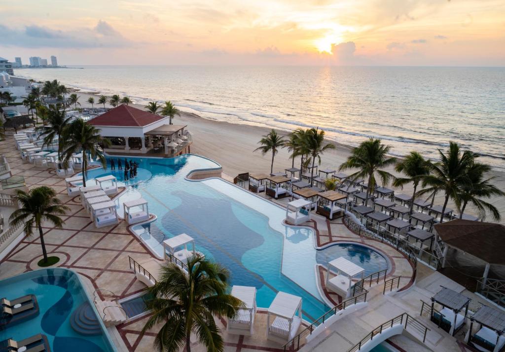Bazén v ubytování Hyatt Zilara Cancun - All Inclusive - Adults Only nebo v jeho okolí