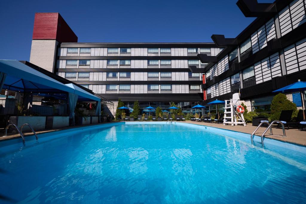 Hồ bơi trong/gần Hotel Ruby Foo's