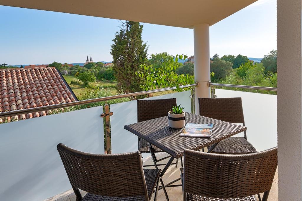 Balkón nebo terasa v ubytování Apartments Lara