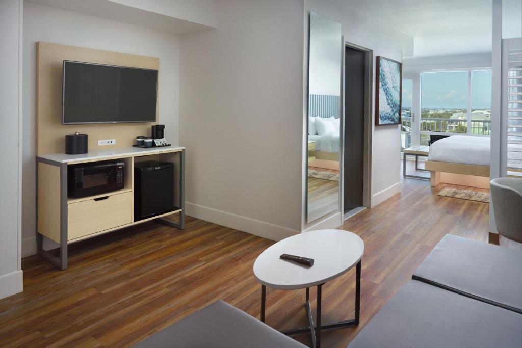 SpringHill Suites by Marriott Pensacola Beach - King Studio Met Balkon