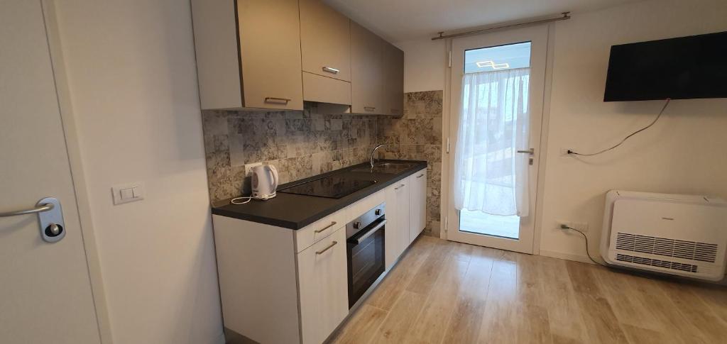 A kitchen or kitchenette at Appartamenti Lino