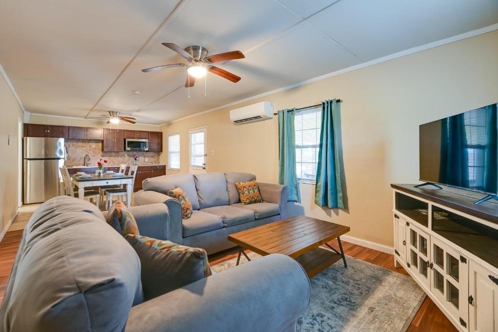 Riverfront Edenton Condo with Porch and Boat Ramp!, Edenton (updated