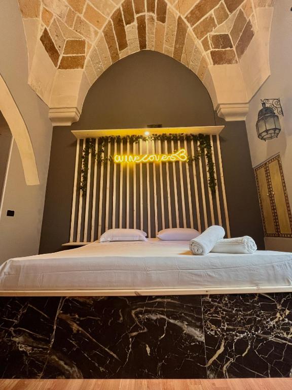 WineExperience- WINE&JACUZZI SUITE - Suite King Con Vasca Idromassaggio