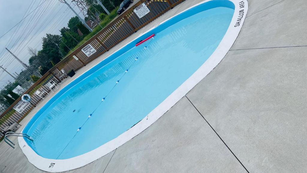 Falls Lodge by the Falls (Formerly Knights Inn) - Resim 9