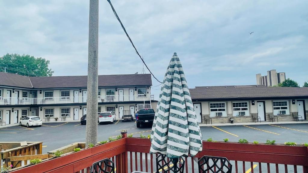 Falls Lodge by the Falls (Formerly Knights Inn) - Resim 27