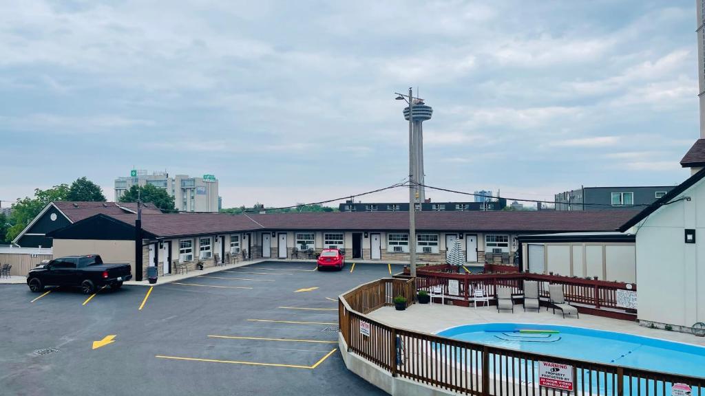 Falls Lodge by the Falls (Formerly Knights Inn) - Resim 28