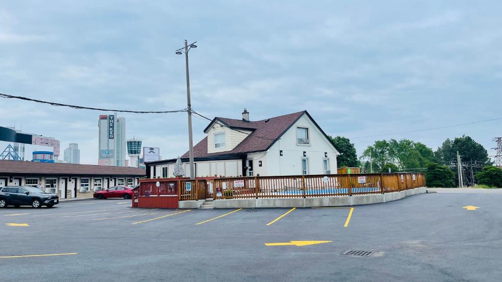 Falls Lodge by the Falls (Formerly Knights Inn) - Resim 30