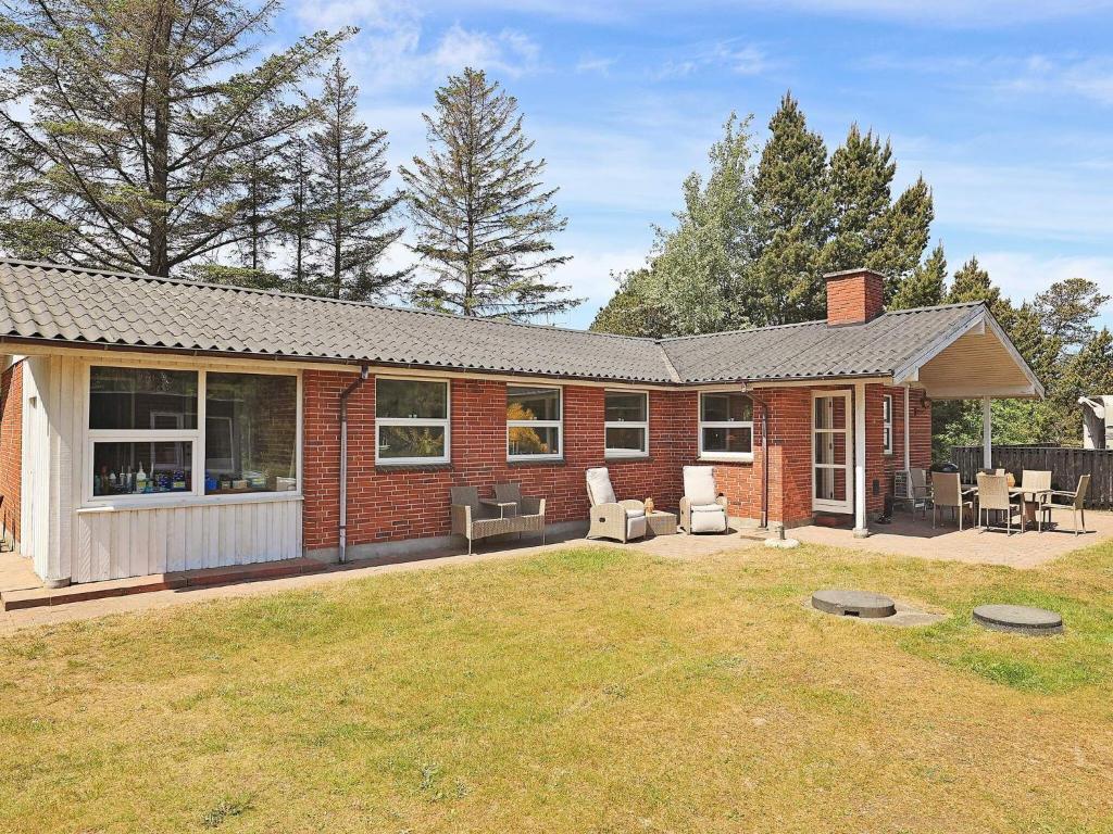 Gallery image of 6 person holiday home in Blåvand in Ho